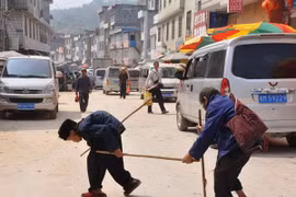 30 năm làm “mắt” cho chồng