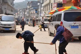 30 năm làm “mắt” cho chồng