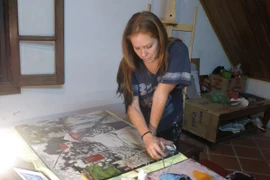 Một người Mỹ đưa phụ nữ Việt lên tranh sơn mài