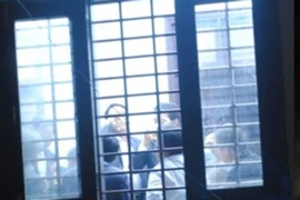 Sống chết mặc bay