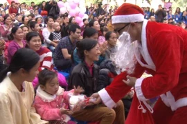 Món quà ấm ấp mùa Giáng sinh cho các bệnh nhi