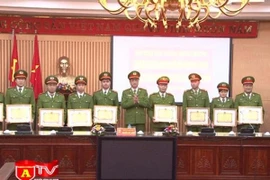 Biểu dương khen thưởng thành tích khám phá hai vụ trọng án