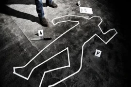 Cấu kết với bạn trai để giết cha vì bị cấm yêu