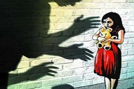 Cậu bé 10 tuổi cưỡng hiếp bé gái hàng xóm