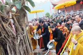 Chủ tịch nước cắt băng khánh thành Chùa Phật tích Trúc Lâm Bản Giốc