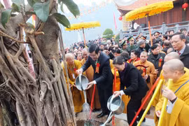 Chủ tịch nước cắt băng khánh thành Chùa Phật tích Trúc Lâm Bản Giốc