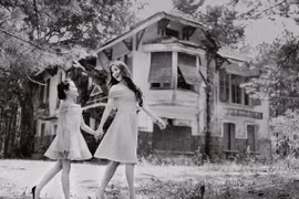 Khoảnh khắc đáng yêu của Khánh Thi và quán quân Linh Hoa