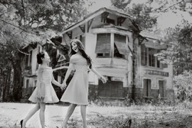 Khoảnh khắc đáng yêu của Khánh Thi và quán quân Linh Hoa