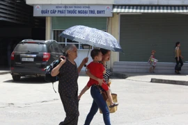 Khám bệnh từ "gà gáy", các bệnh viện bắt đầu chạy đua giữ bệnh nhân