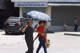 Khám bệnh từ "gà gáy", các bệnh viện bắt đầu chạy đua giữ bệnh nhân