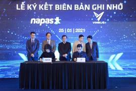 Vinbus và NAPAS ký thỏa thuận hợp tác thanh toán thẻ vé điện tử