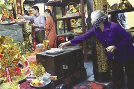 Khuyến khích chuyển khoản tiền công đức