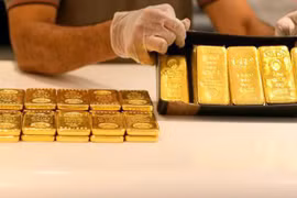 Giá thế giới tăng vọt, vàng trong nước gần như đứng im