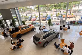 Ngóng chờ lệ phí trước bạ ô tô giảm 50%