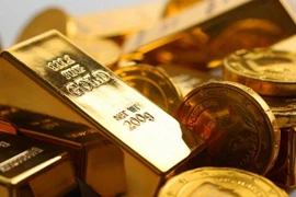 Giá vàng thế giới lần đầu vượt 4.500 USD/ounce