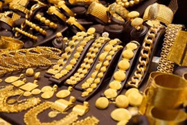 Giá vàng có một tháng Sáu tồi tệ nhất trong vòng 8 năm