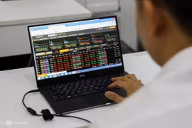Chính thức cho phép chuyển cổ phiếu từ HoSE sang HNX để chống "nghẽn lệnh"