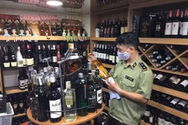 Rượu và thuốc lá sẽ phải dán tem điện tử