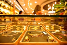 Giá vàng lình xình, nhà đầu tư mệt mỏi