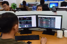 Dòng tiền bất ngờ quay trở lại, VN-Index vượt mốc 1.400 điểm, dự báo lạc quan