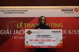 Nam nhân viên văn phòng tại TP.HCM lĩnh thưởng gần 142 tỷ đồng xổ số Vietlott