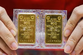 Chứng khoán tiếp tục lập kỷ lục, vàng mất đi sức hút