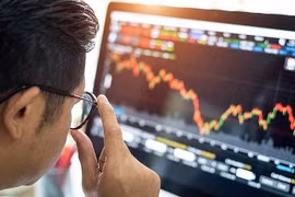 “Bữa tiệc” chứng khoán chưa dừng, VN-Index lại lập kỷ lục mới