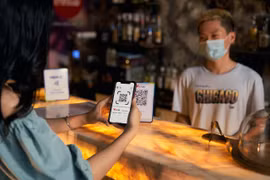 Thêm 7 ngân hàng tham gia dịch vụ chuyển tiền nhanh bằng mã QR