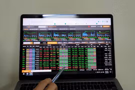 Bất chấp thị trường chứng khoán "bùng nổ", nhiều nhà đầu tư vẫn lỗ nặng, vì sao?