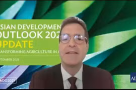 ADB tiếp tục hạ dự báo tăng trưởng kinh tế Việt Nam xuống 3,8%