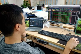 Thị trường chứng khoán lạc quan, VNIndex tăng hơn 11 điểm phiên đầu tuần