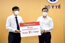 Agribank ủng hộ 53 tỷ đồng trong đợt cao điểm phòng chống dịch Covid-19