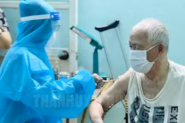 Hà Nội: Thêm hơn 960.000 liều vaccine Covid-19, ưu tiên người già, người mắc bệnh mạn tính, phụ nữ mang thai