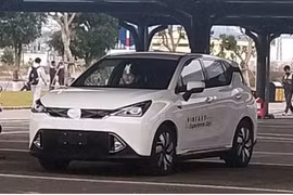 Ưu đãi thuế, phí đối với xe ô tô điện, Bộ Tài chính kiến nghị sửa đổi nhiều văn bản luật
