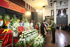 Trao Huân chương Chiến công hạng Nhất và Bằng Tổ quốc ghi công cho 3 liệt sỹ Cảnh sát PCCC&CNCH CATP Hà Nội