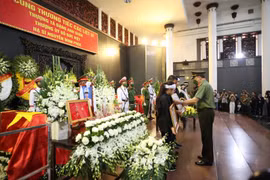 Trao Huân chương Chiến công hạng Nhất và Bằng Tổ quốc ghi công cho 3 liệt sỹ Cảnh sát PCCC&CNCH CATP Hà Nội