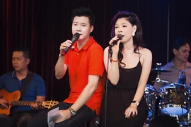 Thanh Thảo diện đầm sexy đi tập hát cùng Quang Dũng