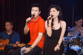 Thanh Thảo diện đầm sexy đi tập hát cùng Quang Dũng