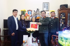 Đồng đội ngã xuống là sự hy sinh anh dũng, tô thắm lá cờ truyền thống của Công an Thủ đô