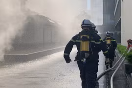 Công an quận Nam Từ Liêm huy động lực lượng thực tập phương án chữa cháy, cứu nạn tại nhà cao tầng