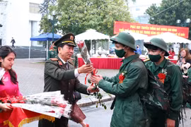  Lãnh đạo Bộ Công an dự lễ giao nhận quân tại quận Hai Bà Trưng 