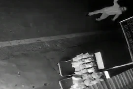 Đang truy bắt đối tượng ném 'bom xăng' vào cửa hàng tạp hóa làm một người bị bỏng