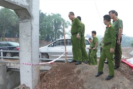 Đoàn Công tác Bộ Công an và Công an Hà Nội kiểm tra thực tế ô nhiễm môi trường tại khu vực sông Cầu Bây