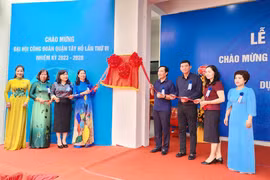 Gắn biển công trình cải tạo trường mầm non Nhật Tân