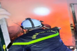 Xử lý nhanh vụ cháy nhà dân ở quận Tây Hồ