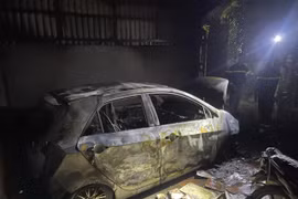 Cháy ô tô tại tầng 1 trong đêm, 4 người được cứu nạn an toàn