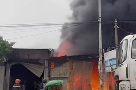 Kịp thời dập tắt đám cháy nhà xưởng tại huyện Phú Xuyên