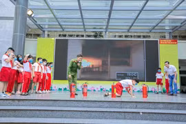 Hướng dẫn kỹ năng thoát hiểm cho hàng nghìn thày và trò trường tiểu học
