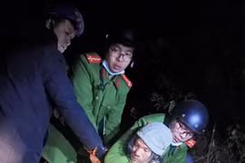 Bắt kẻ giết người lẩn trốn trong rừng