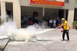 Chỉ cần 1 người ấn nút báo động là 5 hộ biết có “biến”